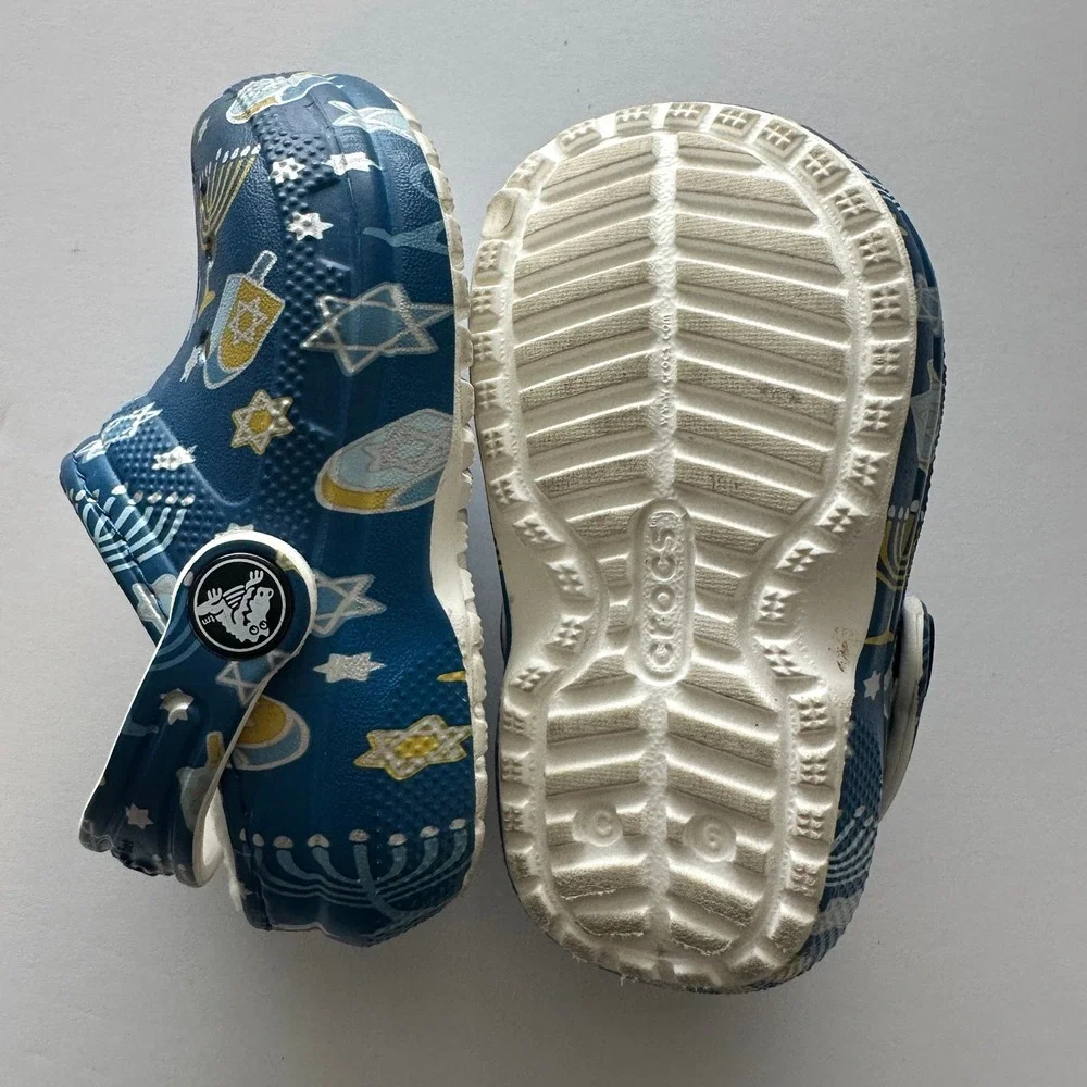 Crocs Kids Classic Lined Hanukkah Clogs Blue Menorah Dreidel Fleece Size C6
